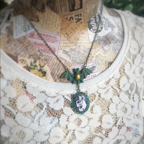 Lily Munster Bat Necklace🦇Gothic•Halloween - Picture 4 of 4